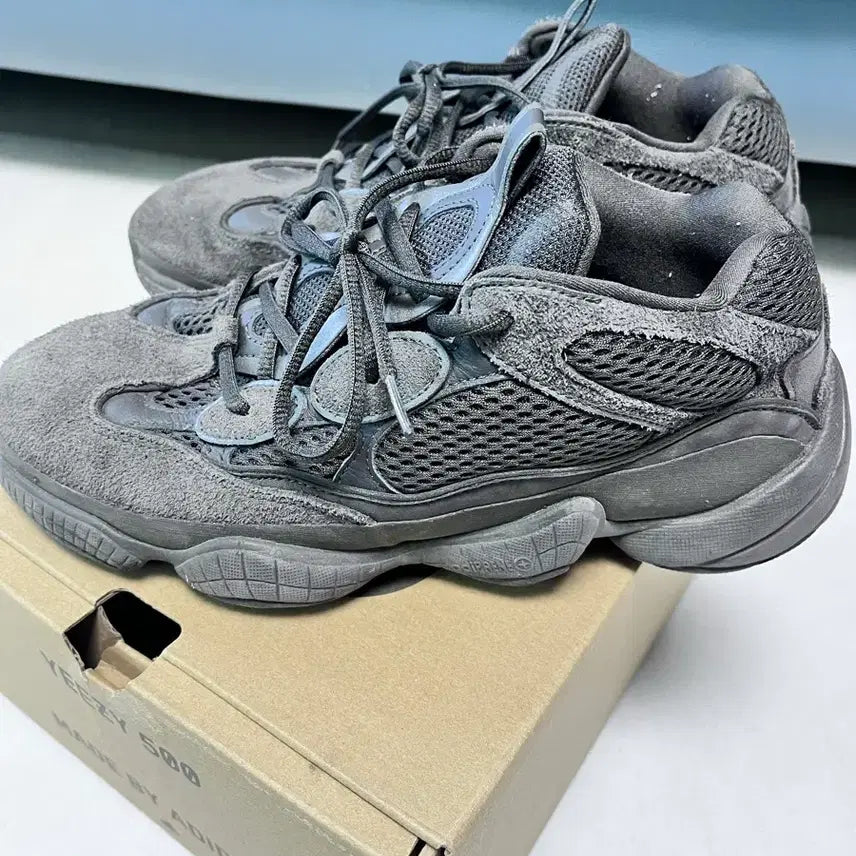 [BUNJANG] Adidas Yeezy Boost 500 Utility Black Sneakers / 아디다스 이지부스트 500 유틸리티 블랙