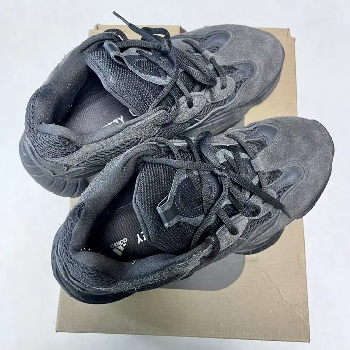 [BUNJANG] Adidas Yeezy Boost 500 Utility Black Sneakers / 아디다스 이지부스트 500 유틸리티 블랙