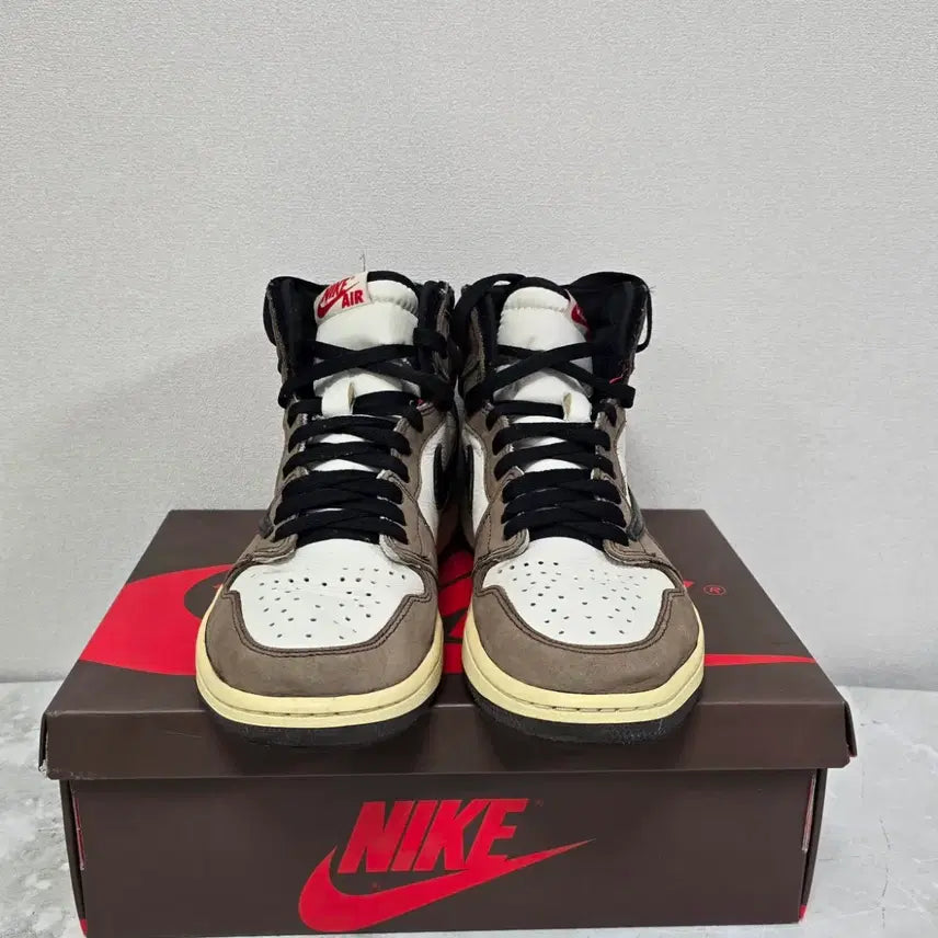[BUNJANG] Nike Jordan Travis Scott Mocha High Sneakers / 나이키 조던 트래비스 스캇 모카 하이 265사이즈 판매