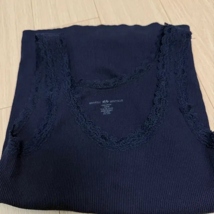 [SOLD OUT] 브랜디멜빌 레이스 탑 네이비 거의새상품