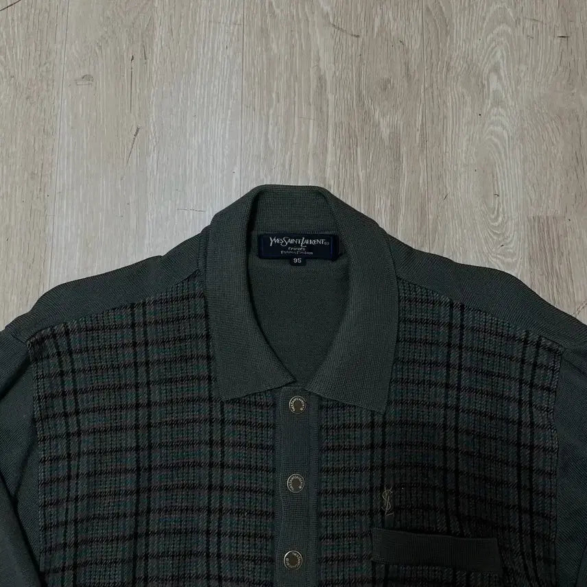 [BUNJANG] Yves Saint Laurent Checkered Button-Up Collar Knit [Khaki] M / 입생로랑 체크 배색 버튼업 카라 니트 [카키] M/95