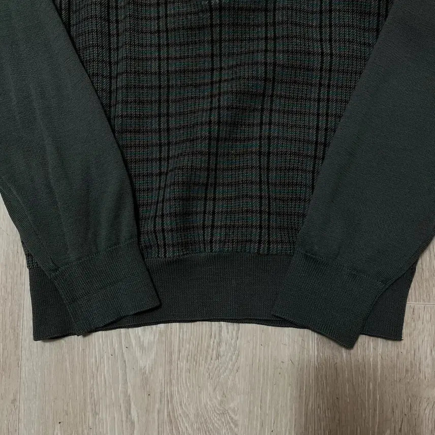 [BUNJANG] Yves Saint Laurent Checkered Button-Up Collar Knit [Khaki] M / 입생로랑 체크 배색 버튼업 카라 니트 [카키] M/95