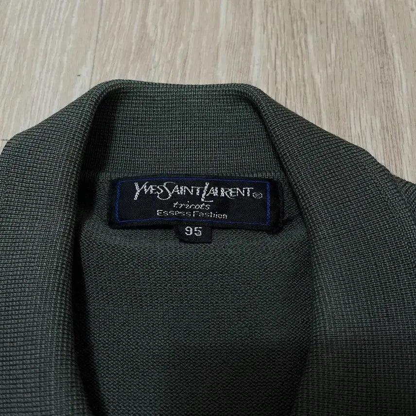 [BUNJANG] Yves Saint Laurent Checkered Button-Up Collar Knit [Khaki] M / 입생로랑 체크 배색 버튼업 카라 니트 [카키] M/95