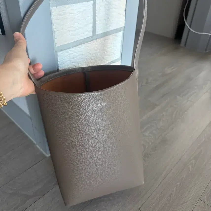 [SOLD OUT] 더로우 가방 레더 숄더백 가방
