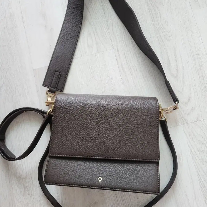 [BUNJANG] Hojae Brown Leather Crossbody Bag / 새상품급))호재. 브라운 레더 플랩 크로스백