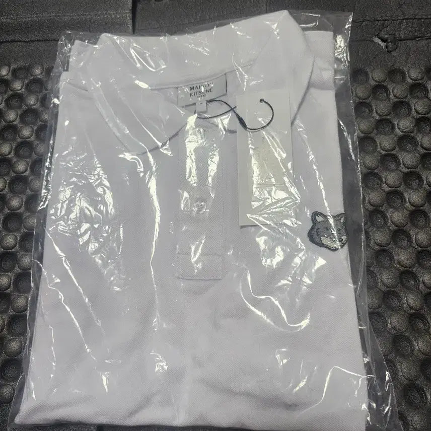 [SOLD OUT] 메종키츠네 폭스 자수 화이트 폴로티셔츠m