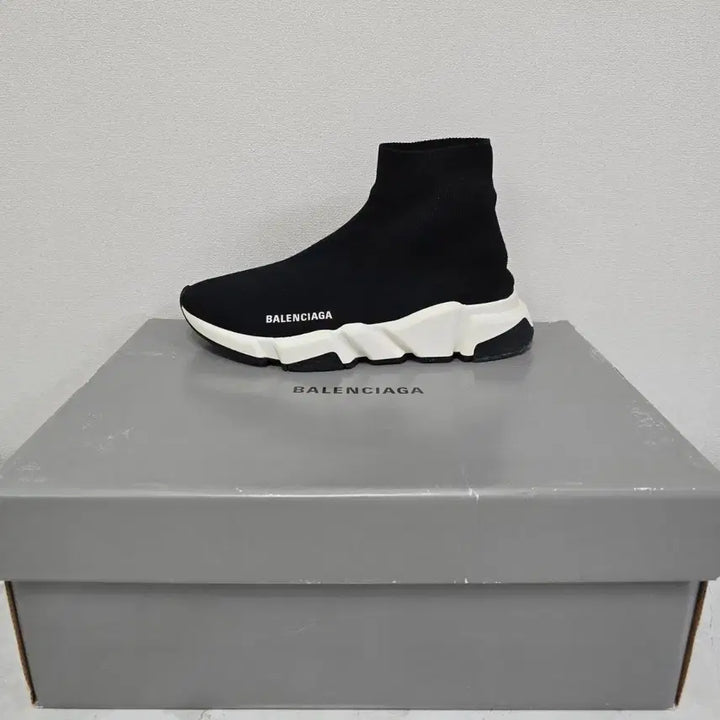 [SOLD OUT] 발렌시아가 스피드러너 스니커즈 신발 39사이즈 255 260 판매