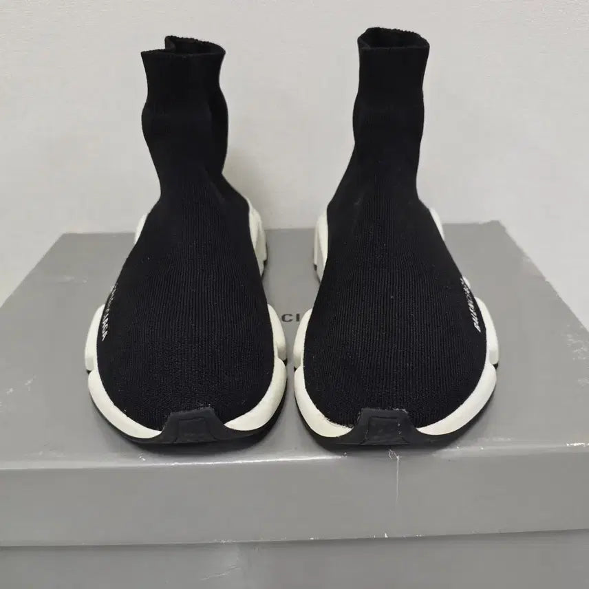 [SOLD OUT] 발렌시아가 스피드러너 스니커즈 신발 39사이즈 255 260 판매