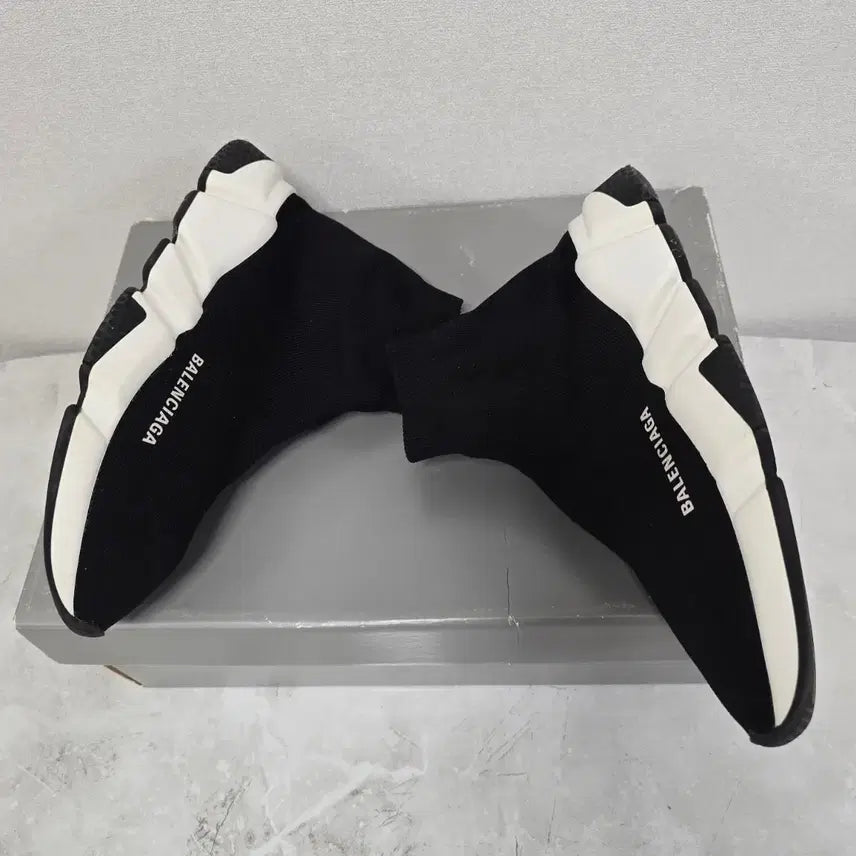 [SOLD OUT] 발렌시아가 스피드러너 스니커즈 신발 39사이즈 255 260 판매