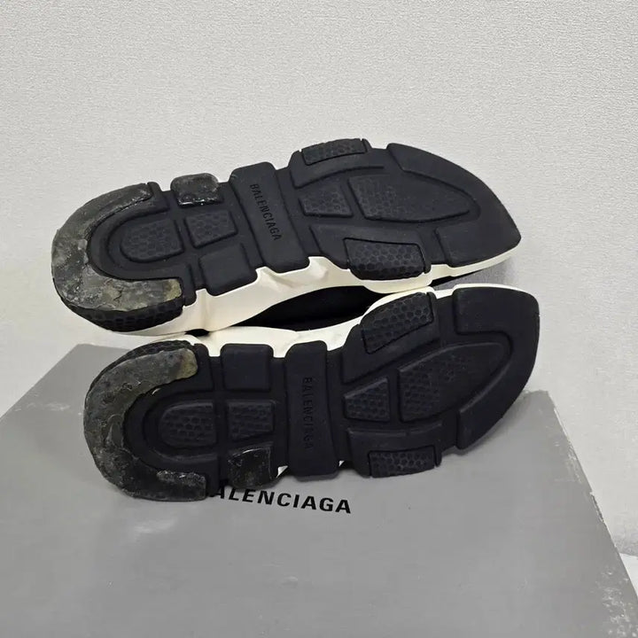 [SOLD OUT] 발렌시아가 스피드러너 스니커즈 신발 39사이즈 255 260 판매
