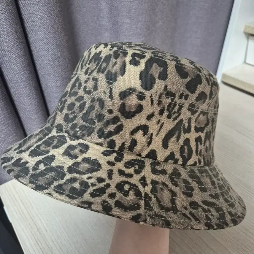 [BUNJANG] Soyoom Leopard Pattern Bucket Hat / 소윰 레오파드 패턴 버킷햇 모자