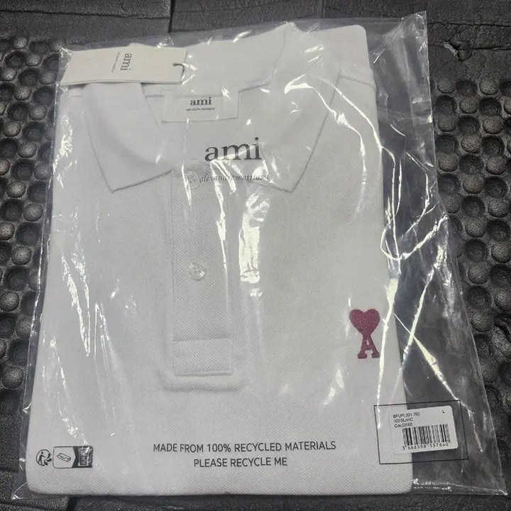 [BUNJANG] AMI Small Heart Embroidered White Polo T-Shirt (L) / 아미 스몰 하트 자수 화이트 반팔 폴로티셔츠L