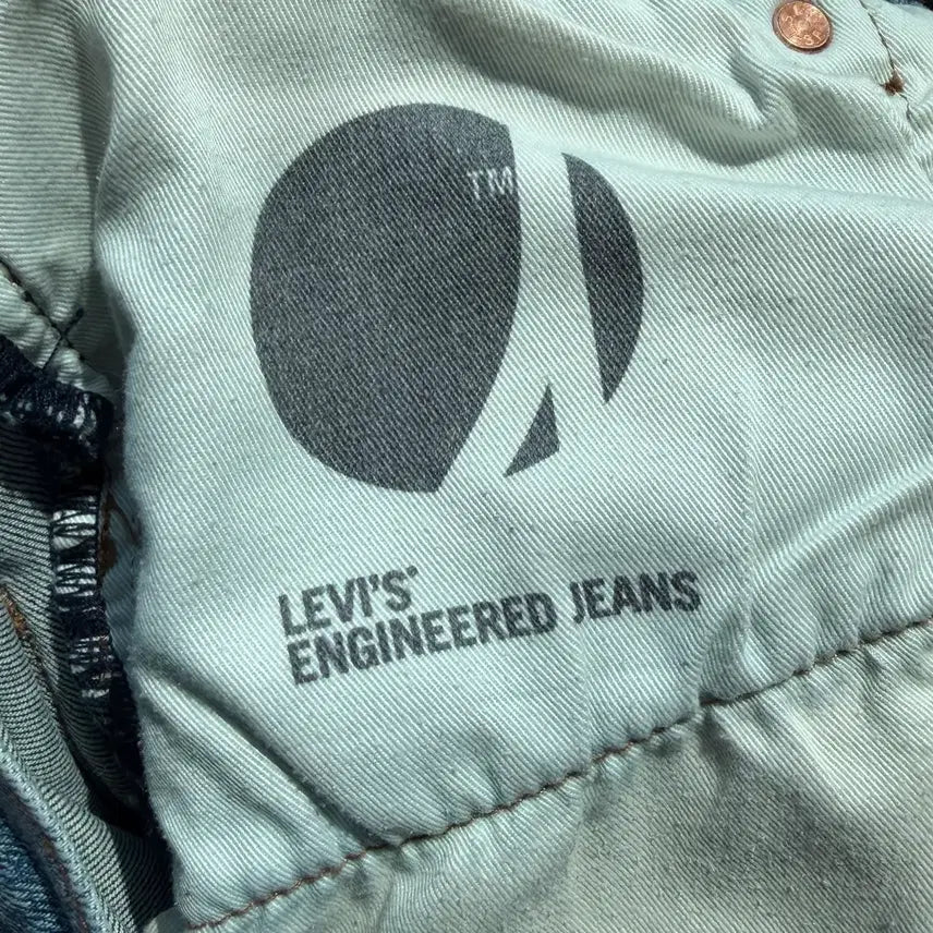 [SOLD OUT] 리바이스 엔지니어드 진 32/30 프리미엄라인