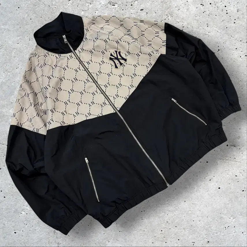 [SOLD OUT] [2XL] MLB 엠엘비 모노그램 뉴욕 양키스 NY 패턴 바람막이