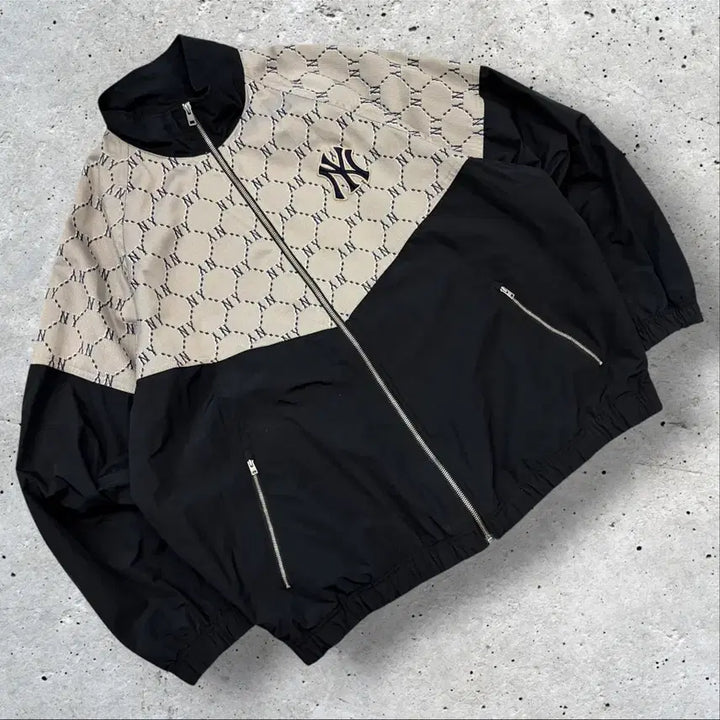 [SOLD OUT] [2XL] MLB 엠엘비 모노그램 뉴욕 양키스 NY 패턴 바람막이