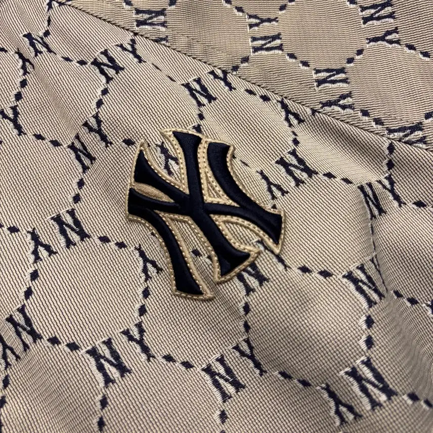 [SOLD OUT] [2XL] MLB 엠엘비 모노그램 뉴욕 양키스 NY 패턴 바람막이
