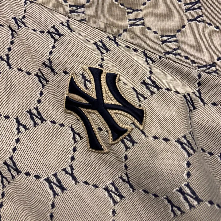 [SOLD OUT] [2XL] MLB 엠엘비 모노그램 뉴욕 양키스 NY 패턴 바람막이
