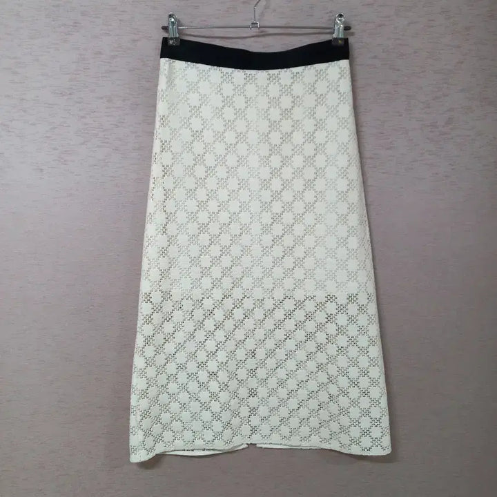 [BUNJANG] Sisley Ivory Punching Pattern Skirt / B4-16/시슬리 아이보리 펀칭 패턴 스커트 여성
