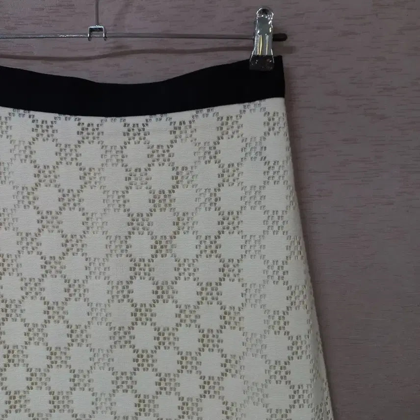 [BUNJANG] Sisley Ivory Punching Pattern Skirt / B4-16/시슬리 아이보리 펀칭 패턴 스커트 여성