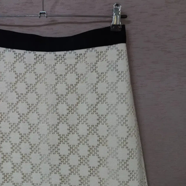 [BUNJANG] Sisley Ivory Punching Pattern Skirt / B4-16/시슬리 아이보리 펀칭 패턴 스커트 여성