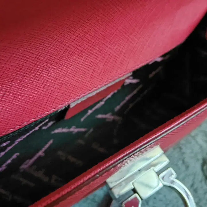 [BUNJANG] Ferragamo Red Gancini Flap Bag / 페라가모 레드 간치니 플랩백