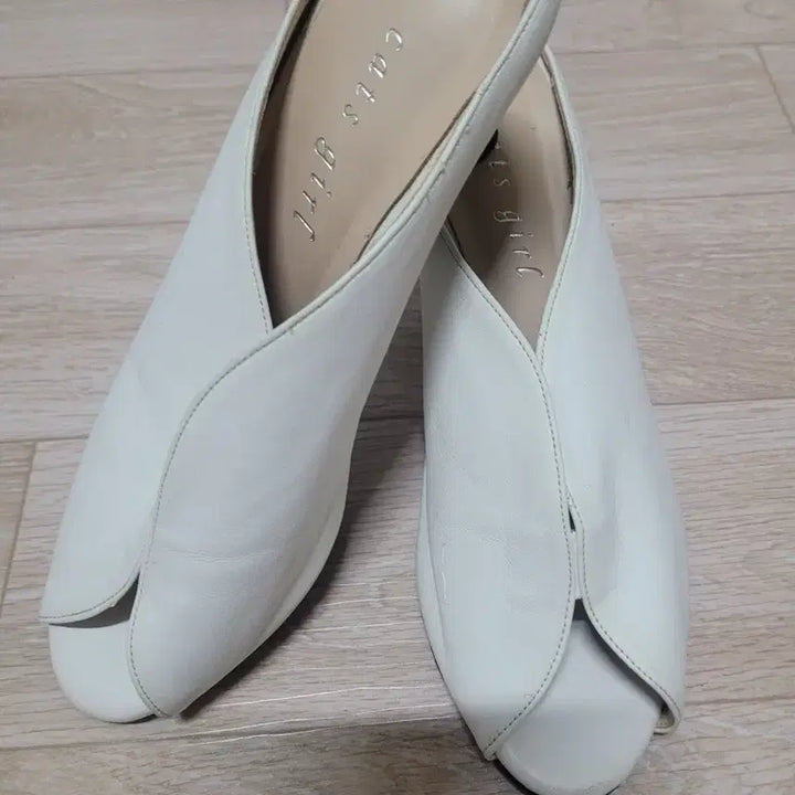 [BUNJANG] cats girl White Mule Slippers / cats girl 흰색 뮬 슬리퍼