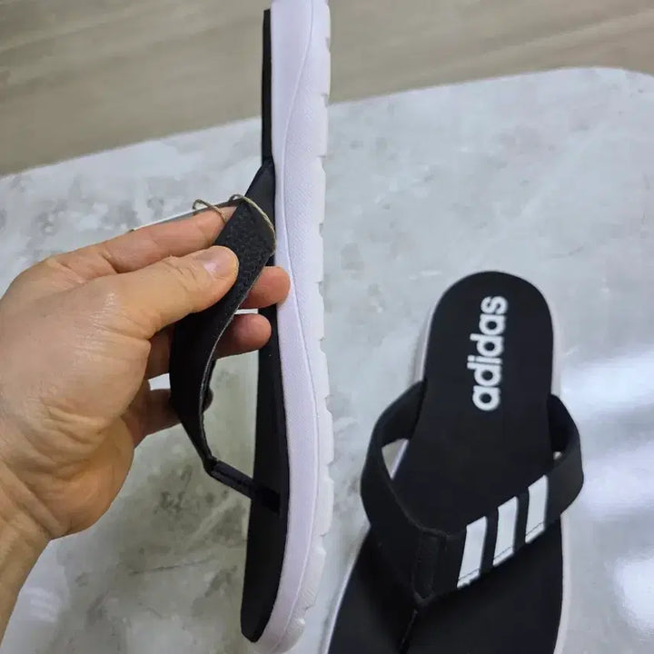 [BUNJANG] Adidas Three-Stripe Slides Black / 아디다스 삼선 슬리퍼 블랙. 285사이즈. 새상품입니다