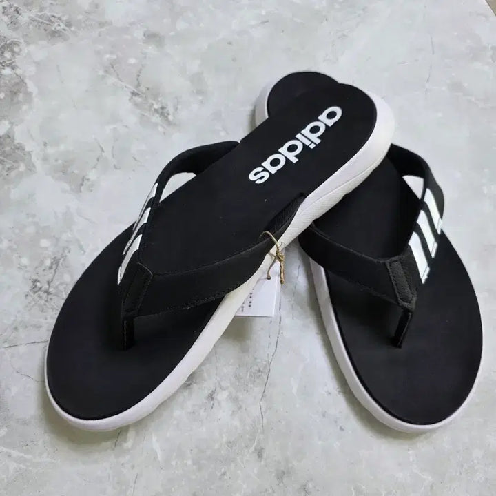 [BUNJANG] Adidas Three-Stripe Slides Black / 아디다스 삼선 슬리퍼 블랙. 285사이즈. 새상품입니다