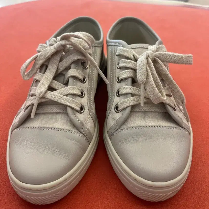 [BUNJANG] Gucci Silver Sneakers (Size 230) / 구찌 실버 스니커즈 230 사이즈예요899,000원 구매한번 신엇어요
