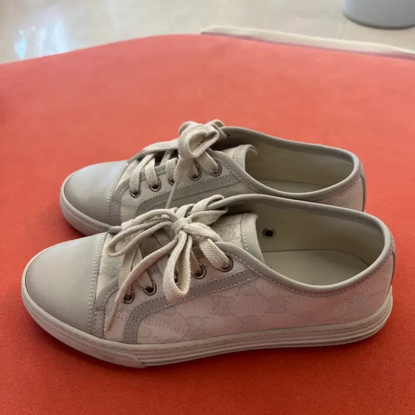[BUNJANG] Gucci Silver Sneakers (Size 230) / 구찌 실버 스니커즈 230 사이즈예요899,000원 구매한번 신엇어요