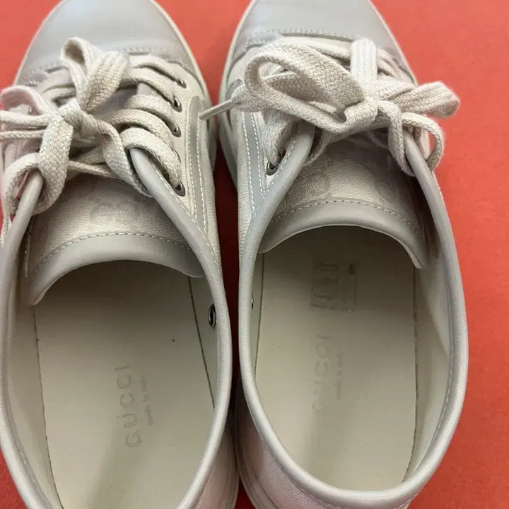 [BUNJANG] Gucci Silver Sneakers (Size 230) / 구찌 실버 스니커즈 230 사이즈예요899,000원 구매한번 신엇어요