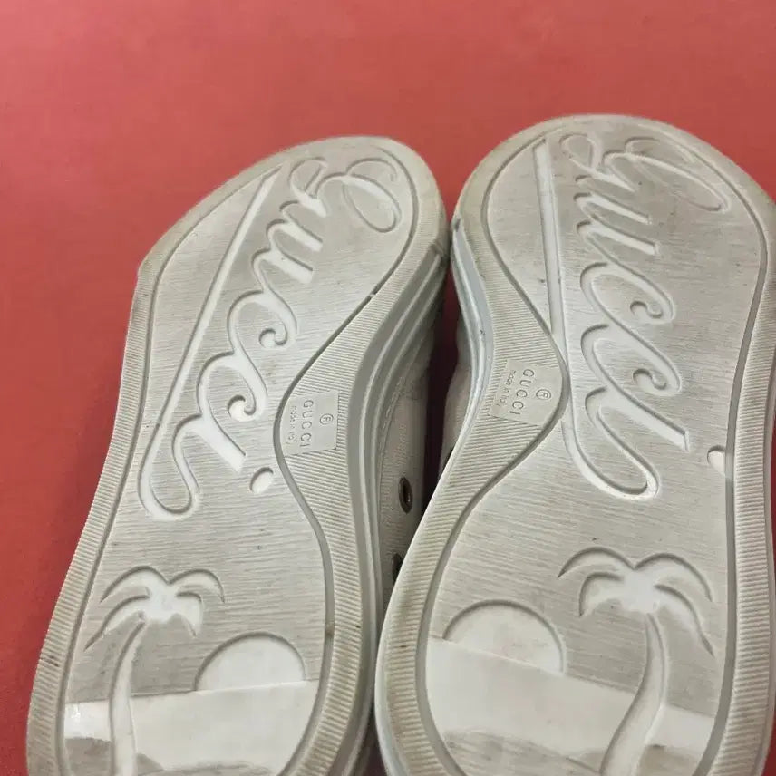 [BUNJANG] Gucci Silver Sneakers (Size 230) / 구찌 실버 스니커즈 230 사이즈예요899,000원 구매한번 신엇어요