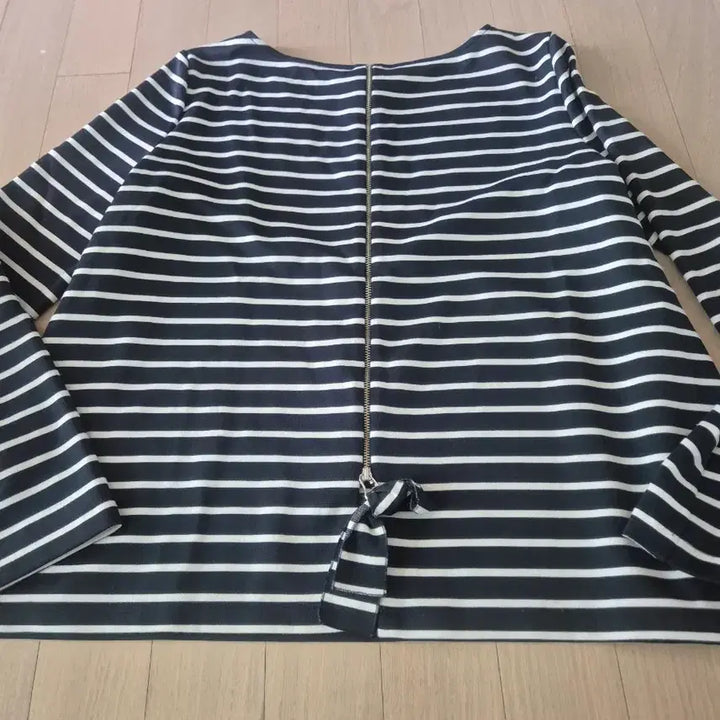 [BUNJANG] Kuho Striped Patch Long Sleeve T-shirt / 구호 정품 줄무늬 긴팔 티셔츠 패치 장식
