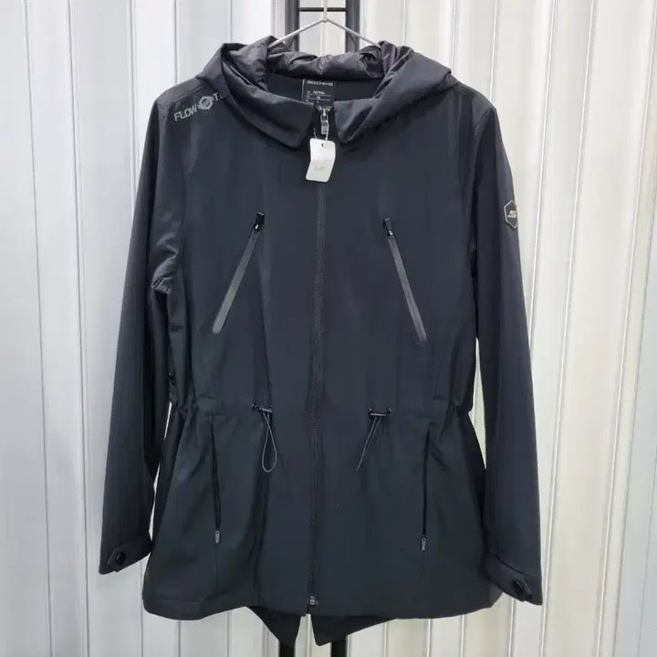 [BUNJANG] Skechers FLOWTech Hooded Windbreaker Jacket - Black / 스케쳐스 FLOWTech 후드 바람막이 블랙