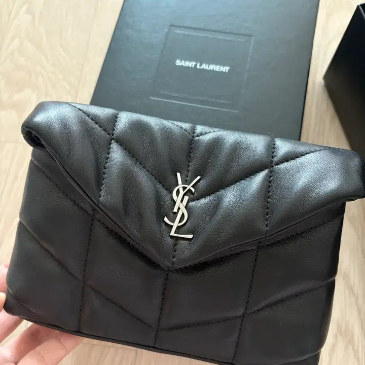 [BUNJANG] Yves Saint Laurent Puffer Small Leather Pouch / 입생로랑 푸퍼 스몰 레더 파우치 (단종 된 상품)