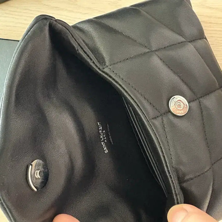 [BUNJANG] Yves Saint Laurent Puffer Small Leather Pouch / 입생로랑 푸퍼 스몰 레더 파우치 (단종 된 상품)