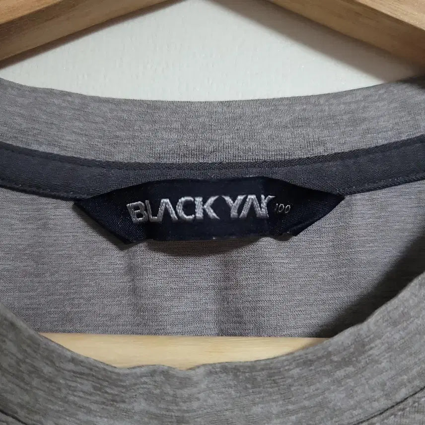 [BUNJANG] BLACKYAK Big Logo Functional Short-Sleeve T-Shirt / (100) BLACKYAK 블랙야크 빅로고 기능성 반팔 티셔츠
