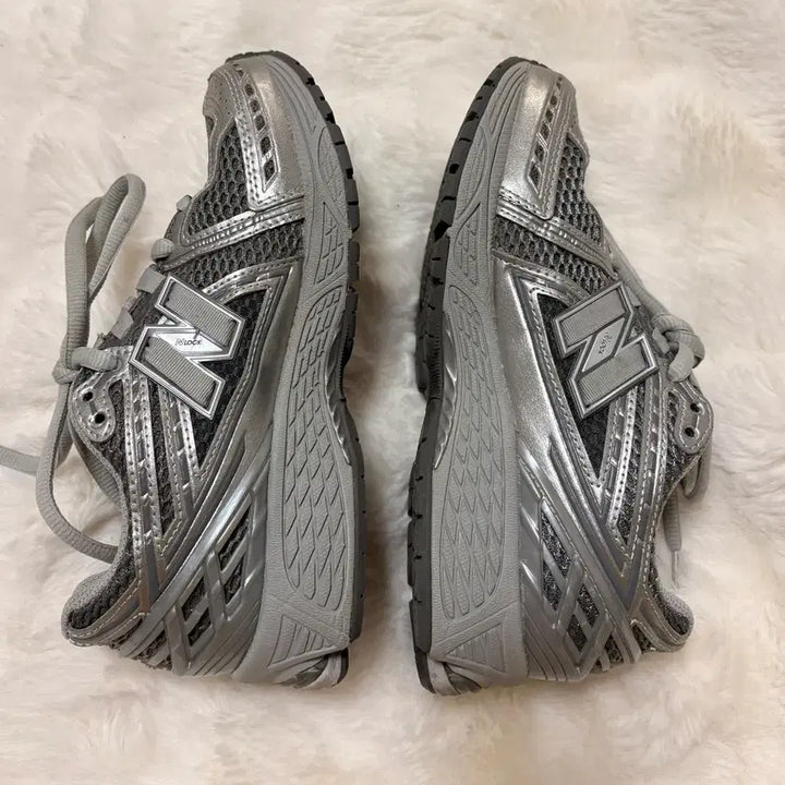[SOLD OUT] 1회 착용 뉴발란스 1906R 하버그레이 실버메탈릭 230