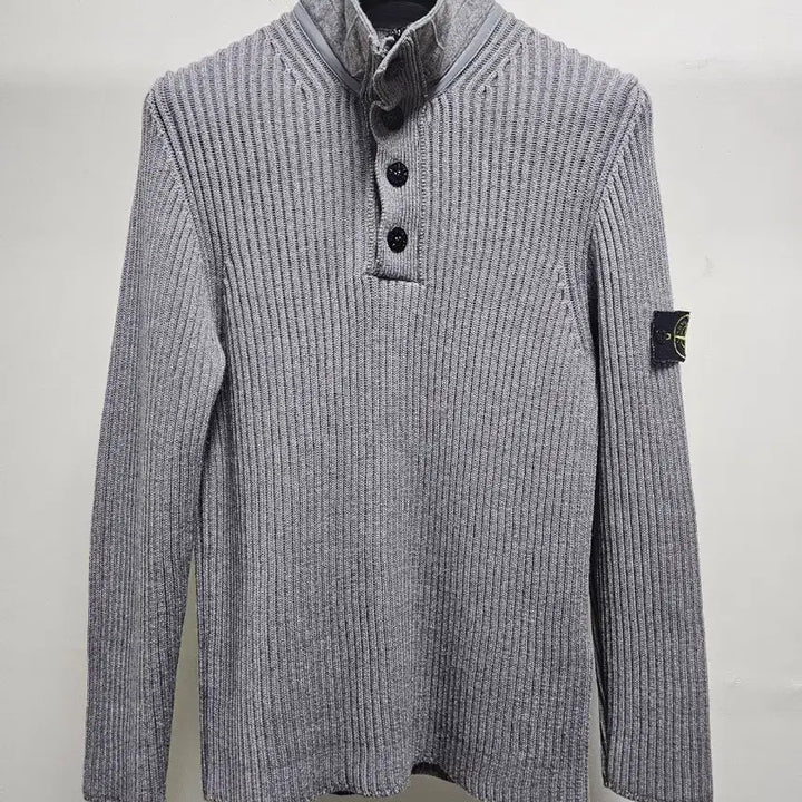[SOLD OUT] 스톤아일랜드 골지 버튼 넥집업 니트