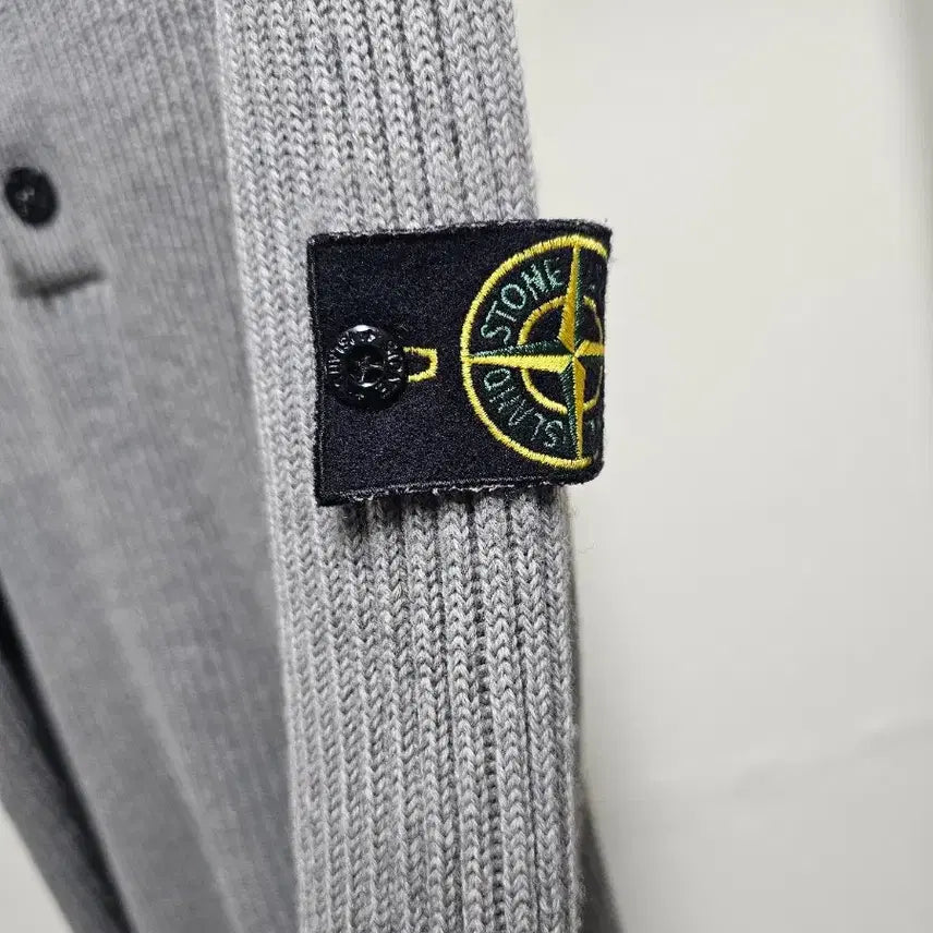[SOLD OUT] 스톤아일랜드 골지 버튼 넥집업 니트