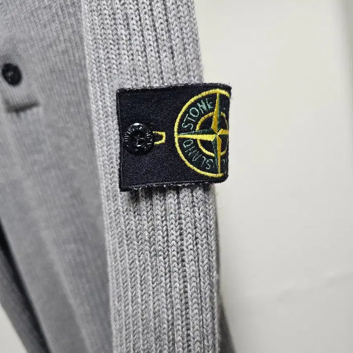[SOLD OUT] 스톤아일랜드 골지 버튼 넥집업 니트