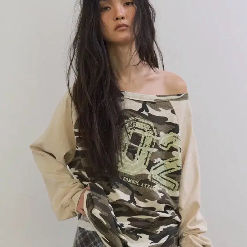 [SOLD OUT] 새상품) 솜속 TELIE CAMO RAGLAN TOP_IVORY