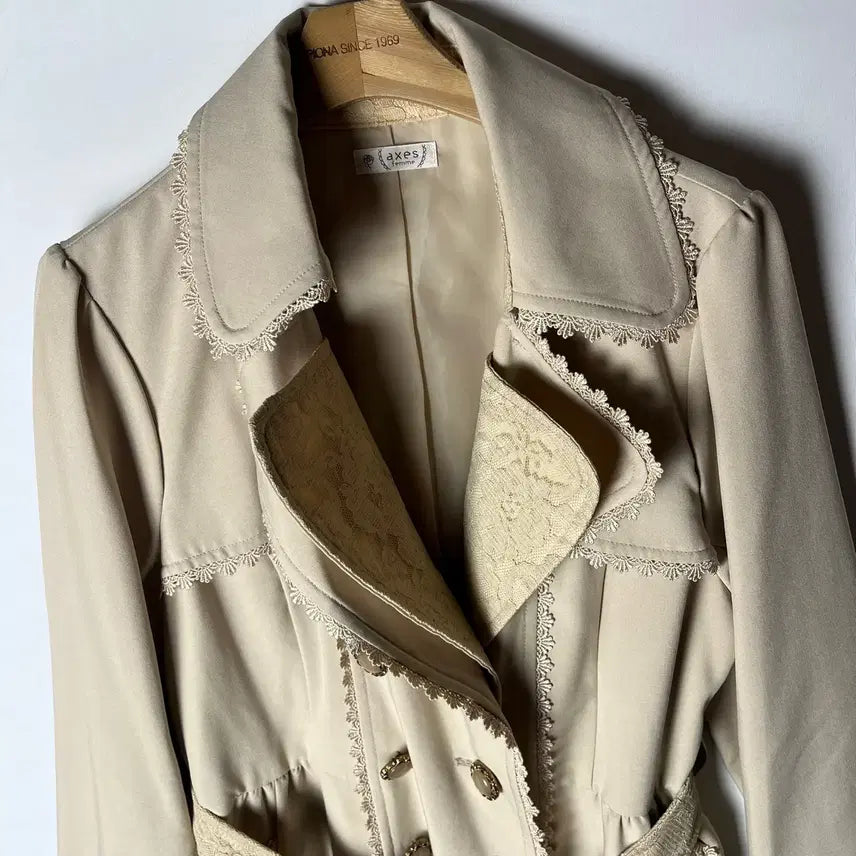 [SOLD OUT] [Axes Femme] 엑시즈팜 레이스업 양산형 트렌치코트