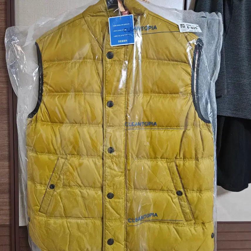 [BUNJANG] Burberry Vest Down Padded Jacket / BURBERRY (버버리) 베스트 다운패딩 (겨자색) 한국사이즈 100