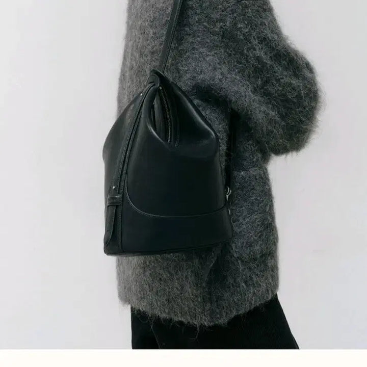 [BUNJANG] OSTKAKA Orbit Bucket Shoulder Bag / 오스트카카 오르빗 버킷 숄더