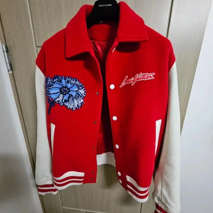 [BUNJANG] Louis Vuitton x Yayoi Kusama Psychedelic Flower Varsity Jacket / 루이비통 x 야요이 쿠사마 싸이키델릭 플라워 자수 바시티 블루종 자켓
