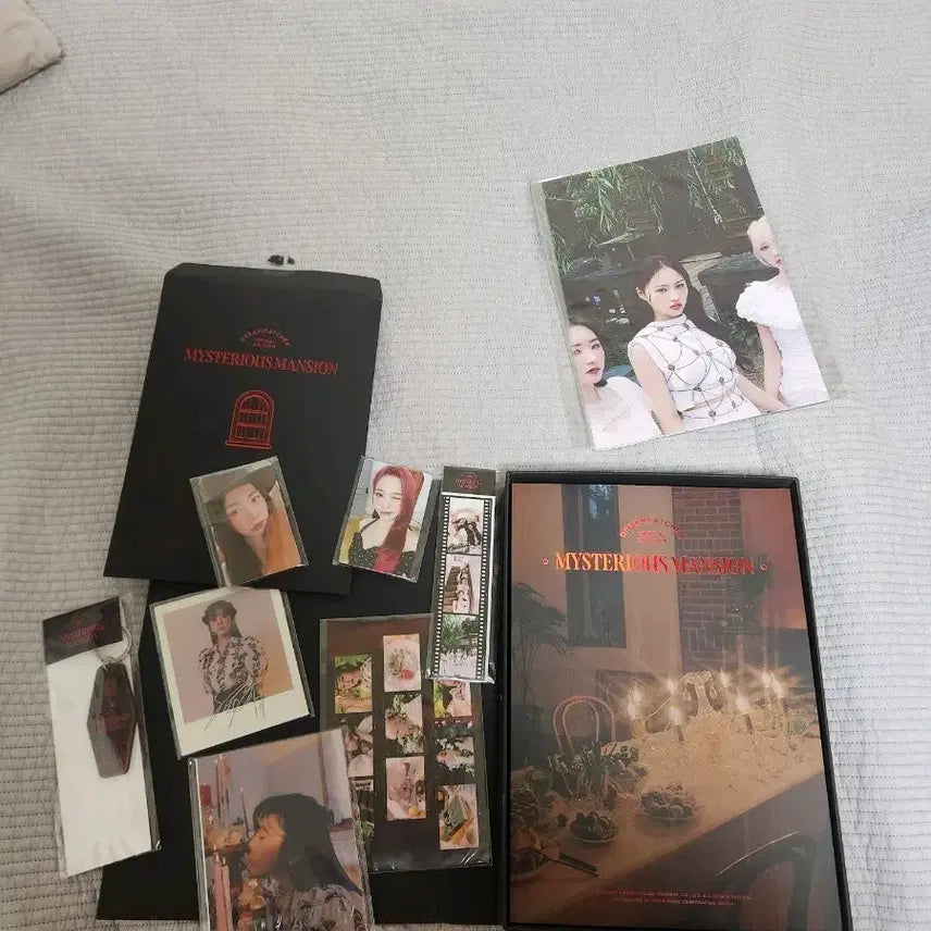 [SOLD OUT] [BUNJANG] Dreamcatcher Mysterious Mansion Photobook Unsealed / 드림캐쳐 dreamcatcher 컨셉 포토북 photobook 개봉