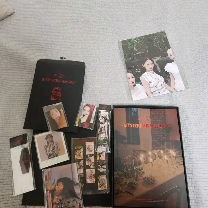 [SOLD OUT] [BUNJANG] Dreamcatcher Mysterious Mansion Photobook Unsealed / 드림캐쳐 dreamcatcher 컨셉 포토북 photobook 개봉