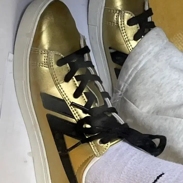 [BUNJANG] Kolca Gold Sneakers 230 / 골드 스니커즈 230