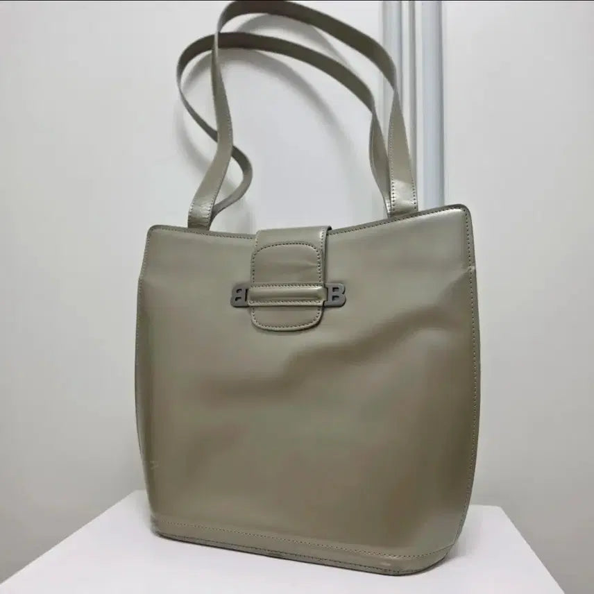 [SOLD OUT] 발리 B로고 빈티지 숄더백 (카키색)